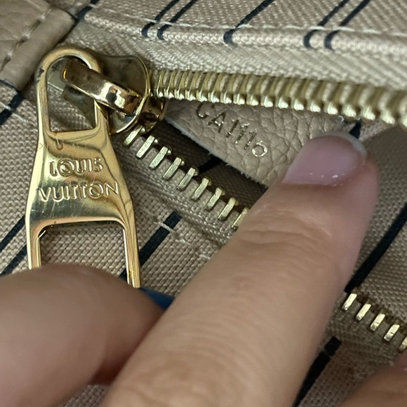 Pont Neuf Handbag Monogram Empreinte Leather MM - Picture 8 of 16